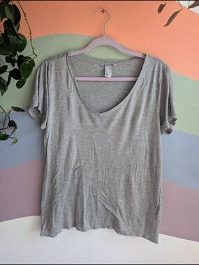 Basic V-Neck H&M Women’s Tee - Gray